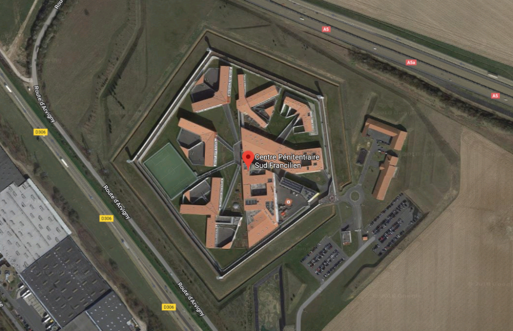 Vue aérienne de la prison de Réau sur Google Earth