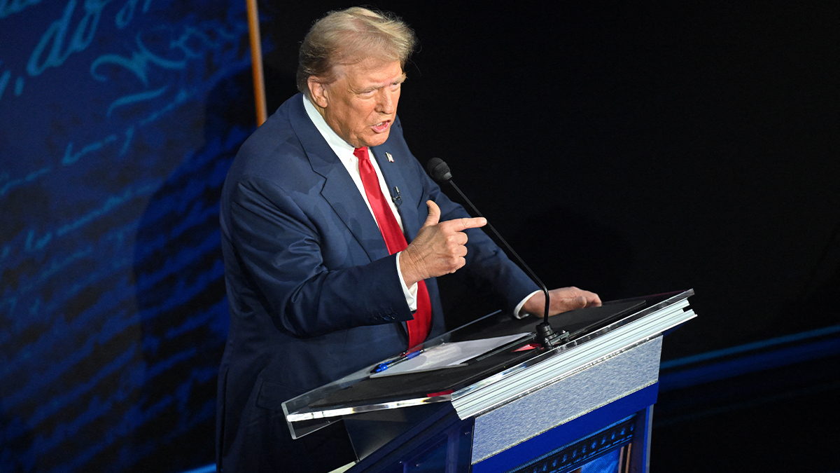 L'ancien président des États-Unis et candidat républicain à la présidence Donald Trump s'exprime lors d'un débat présidentiel au National Constitution Center à Philadelphie, Pennsylvanie, le 10 septembre 2024. (Photo : Saul Leob / AFP)